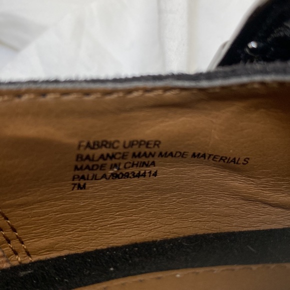 GNW Women’s black retro/vintage looking, salsa-styled closed toe heels. Size 7M. - Picture 4 of 7